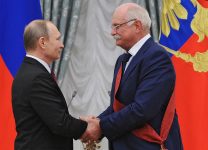 Путин лично поздравит Никиту Михалкова с юбилеем