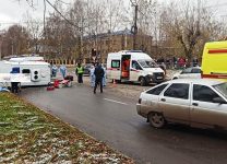 В Кирове при столкновении легковушки со скорой пострадали шесть человек