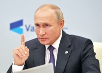 Путин рассказал, как акционеры продавали предприятия за рубль в 2008 году