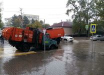 В Ростовской области два мусоровоза провалились под асфальт