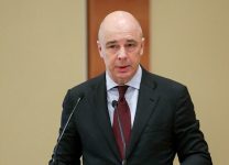 Силуанов призвал отказаться от расчетов в "политизированных" валютах