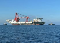 Строящее "Северный поток — 2" судно возвращается в порт Висмар