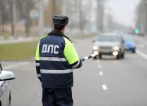 Сотрудники ГИБДД получат право забирать у водителей свидетельство о регистрации