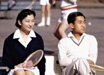 Теннисный роман императора Акихито: влюбился на корте и первым из японских монархов женился на девушке из народа