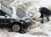 Россияне резко увеличили покупки лопат из-за снежной зимы