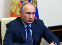 Путин контролирует выполнение поручения по контролю цен, заявил Песков