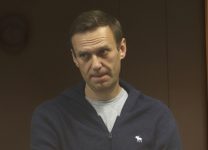 Автозак приехал в суд, где рассмотрят жалобу Навального на замену срока