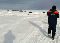На Сахалине спасатели сняли со льдины почти 40 рыбаков