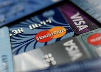 В России количество выпущенных банковских карт достигло рекорда