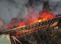 Двое пострадавших на "Невской мануфактуре" пожарных находятся на ИВЛ