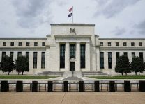 Глава ФРС предупредил о рисках для экономики США из-за омикрон-штамма