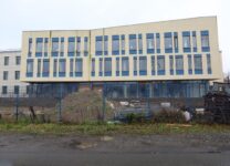 Губернатор не спешит обеспечивать Петербург новыми школами и детсадами