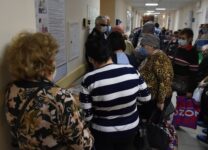 Кризис в медицинской сфере Петербурга пытаются прикрыть неопытными студентами