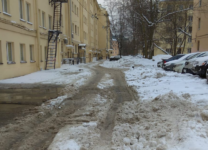 Блокадники Приморского района считают отвратительной уборку снега и наледи