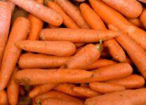 Жители Петербурга удивлены стоимостью моркови