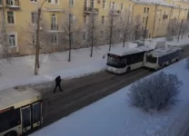В Металлострое два автобуса не разъехались из-за снега