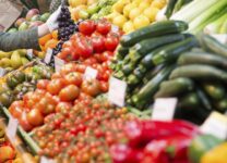 Политолог Монтян: европейцам скоро придется платить реальную цену за овощи и фрукты