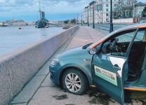 Мигрант в состоянии опьянения разбил каршеринговое авто на набережной у «Авроры»