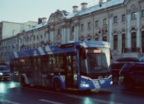 Комтранс Петербурга объяснил проблемы в транспортном регулировании города «экспериментом»