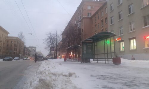 Общественный транспорт в Санкт-Петербурге становится труднодоступным из-за некачественной уборки снега