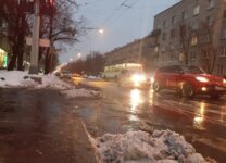 Лед и лужи: потепление превратило улицы Санкт-Петербурга в полосу препятствий