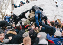 Полиция задержала 140 человек в Москве после драки